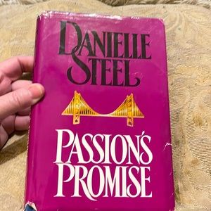📚2/$14; 3/$16; 4/$18; 5/$20 ADD $2 for any additional books! Danielle Steel